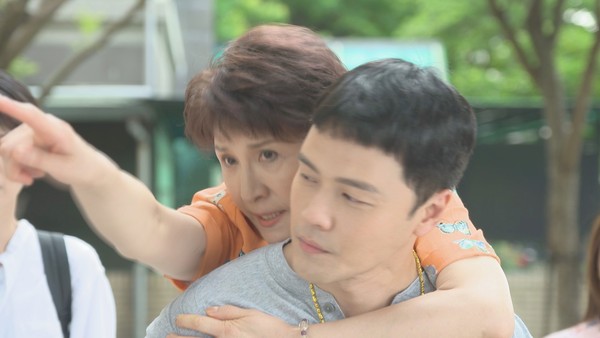 ▲▼趙心妍在《黃金歲月》演出黃文星的媽媽。(圖/民視提供) ▲▼趙心妍在《黃金歲月》演出黃文星的媽媽。(圖/民視提供)