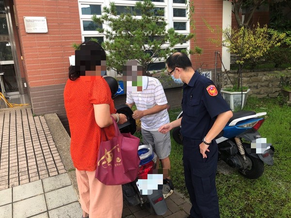 ▲▼台中一名男子爬完山忘了機車放哪，警察從白天 找到天黑，搜山6hrs終於找到。（圖／警方提供）