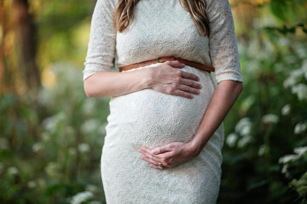 一名剛升大學的女網友發現自己懷孕後，不孕的親姊便瘋狂搶孩子，而家人的反應更令她不敢相信。（示意圖Pexels）
