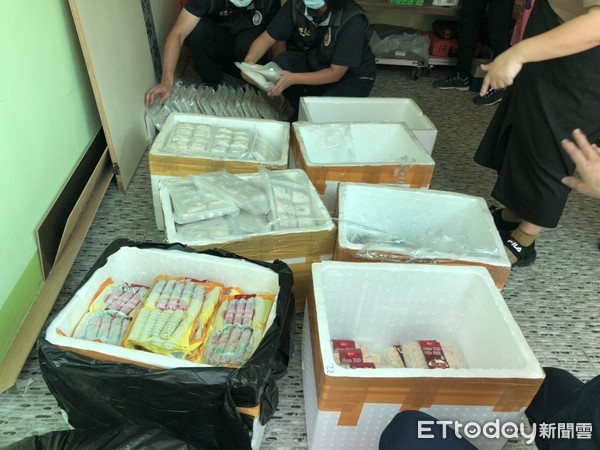▲▼移民署趁勝追擊搜索大盤商!查獲國內最大非洲豬瘟肉製品達3百多公斤。(圖/記者陳凱力翻攝) ▲▼移民署趁勝追擊搜索大盤商!查獲國內最大非洲豬瘟肉製品達3百多公斤。(圖/記者陳凱力翻攝)