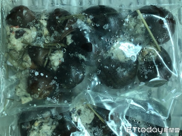 ▲▼移民署趁勝追擊搜索大盤商!查獲國內最大非洲豬瘟肉製品達3百多公斤。(圖/記者陳凱力翻攝) ▲▼移民署趁勝追擊搜索大盤商!查獲國內最大非洲豬瘟肉製品達3百多公斤。(圖/記者陳凱力翻攝)