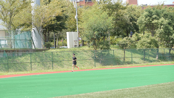 ▲▼田徑國手陳昭郡曾受展望會寄養家庭照顧,小時候常轉換環境而不諳,直到走進陳樓姍姍與陳善鳴的家,才感覺有真正的家。(圖/台灣世界展望會提供) ▲▼田徑國手陳昭郡曾受展望會寄養家庭照顧,小時候常轉換環境而不諳,直到走進陳樓姍姍與陳善鳴的家,才感覺有真正的家。(圖/台灣世界展望會提供)