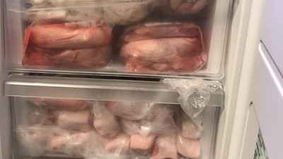好市多「買爆37kg肉」塞爆冰箱　老公得意分裝嚇爛網友：以為全屍被分解
