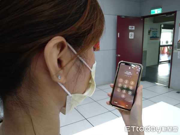 ▲▼戴口罩無法臉部辨識Face ID。（圖／記者曾筠淇攝）