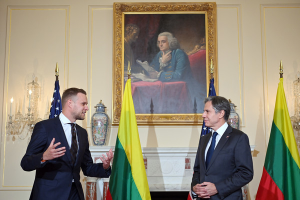 美國國務卿布林肯（Antony Blinken）在華府會晤立陶宛外長藍柏吉斯。（圖／達志影像／美聯社）