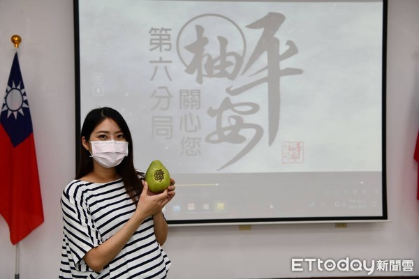 ▲大玩創意柚，警局獨家推「柚平安」慶中秋。（圖／記者游瓊華攝）