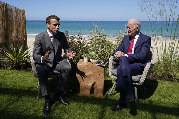 ▲▼法國總統馬克宏（Emmanuel Macron）與美國總統拜登2021年6月在G7峰會上見面。（圖／達志影像／美聯社）