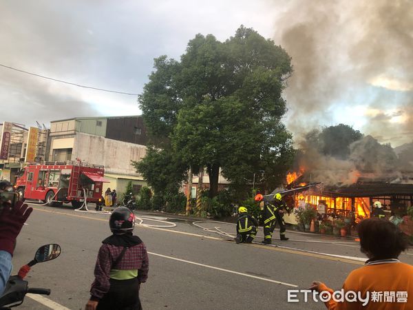 ▲▼天乾物燥火勢延燒迅速，木造民宅10餘分鐘燒到只剩空殼。（圖／花蓮消防局提供，下同）