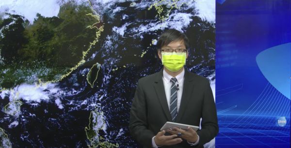 ▲預報員劉宇其表示，蒲公英颱風已於今天上午8時增強為強烈颱風。（圖／翻攝自中央氣象局）