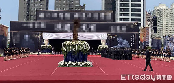 ▲受到疫情警戒影響,八大行業復業無期,許多舞小姐、酒店小姐不少人轉行擔任殯葬禮儀招待小姐。(圖/記者林悅翻攝,下同)