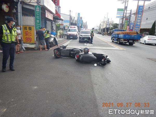 ▲▼ 台中大里機車車禍 。(圖/民眾提供)