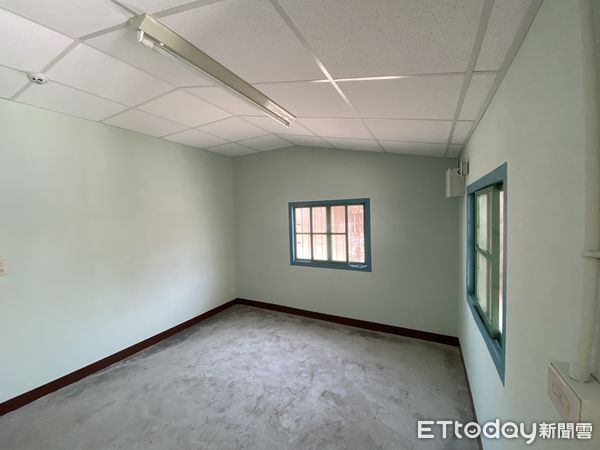 ▲台南市「有情有疼心ㄟ厝」房屋修繕服務,參加「2021專案管理」大獎,領軍參賽的勞工局王鑫基局長亦獲得「2021十大傑出專案經理」優選之殊榮,3日仍持續愛心修繕。(圖/記者林悅翻攝,下同)