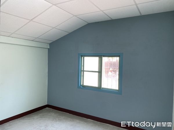 ▲台南市「有情有疼心ㄟ厝」房屋修繕服務,參加「2021專案管理」大獎,領軍參賽的勞工局王鑫基局長亦獲得「2021十大傑出專案經理」優選之殊榮,3日仍持續愛心修繕。(圖/記者林悅翻攝,下同)