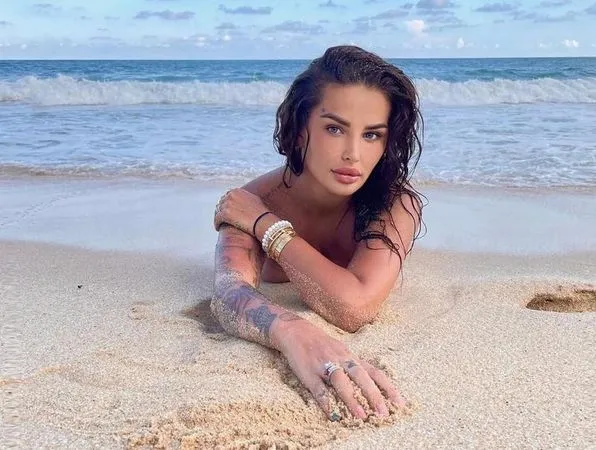 網紅蘇珊娜因沉迷炫富,在斯洛伐克境內的社會觀感十分不佳。(翻攝Zuzana Plackova IG)