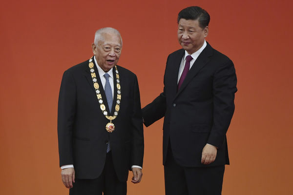 ▲▼ 前香港特首董建華及中國國家主席習近平。(圖/達志影像/美聯社)