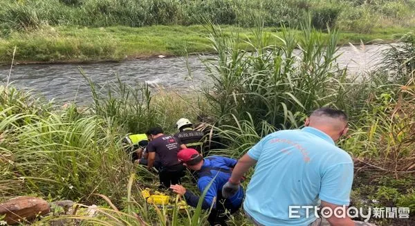 ▲男子出遊躁鬱症病發而掉落堤防,警方及時尋獲阻止憾事。(圖/記者高堂堯翻攝)