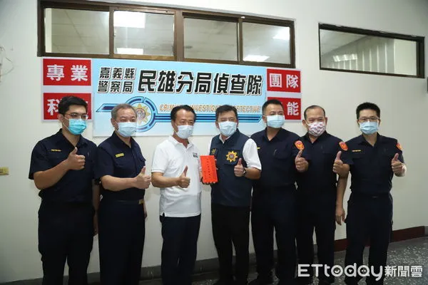 ▲▼ 嘉縣警不到六小時迅速偵破砍人案 翁章梁致贈加菜金慰勉。(圖/記者翁伊森攝)