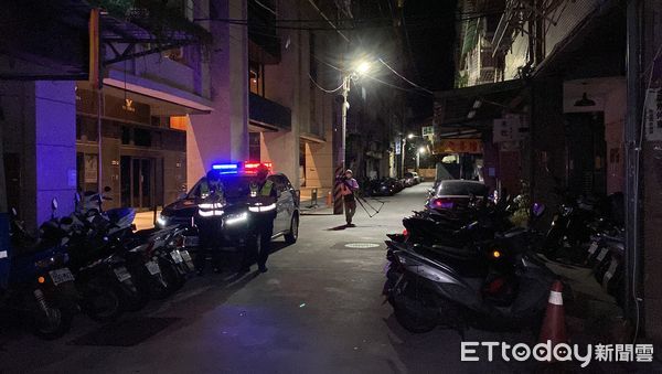 ▲▼景美夜市有民宅鐵門遭連開2槍。(圖/記者游宗樺攝)