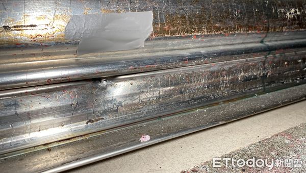 ▲▼景美夜市有民宅鐵門遭連開2槍。(圖/記者游宗樺攝)