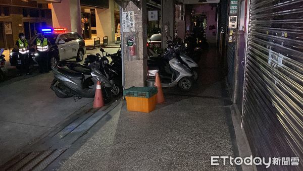 ▲▼景美夜市有民宅鐵門遭連開2槍。(圖/記者游宗樺攝)
