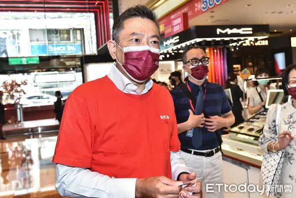 ▲▼新光三越百貨周年慶首日,新光三越台北南西店,新光三越副董事長吳昕陽。(圖/記者李毓康攝)