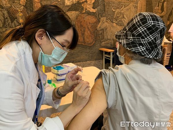 ▲國內流感疫苗已自10月1日開打。（圖／門諾醫院提供，下同）