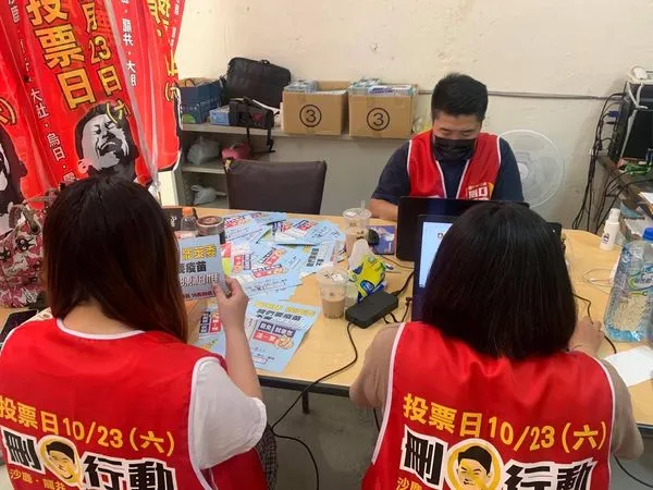 ▲▼顏寬恒投入罷免陳柏惟活動。(圖/翻攝顏寬恒臉書)