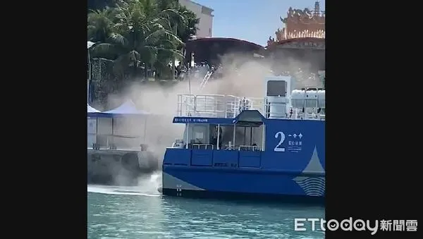▲▼ 小琉球交通船起火 。(圖/記者陳崑福翻攝)
