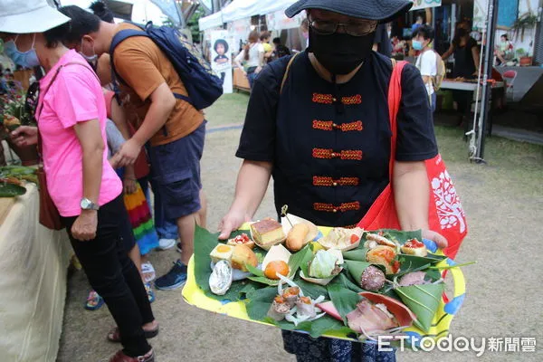 ▲釀食尚市集熱鬧登場,讓民眾品嘗豐富料理。(圖/記者楊漢聲翻攝)