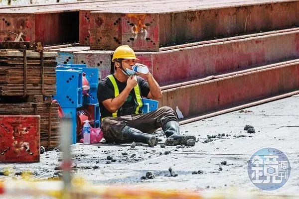 阿太是酒店行政兼幹部,他說自己沒有一技之長,幸好體格好可以做工。