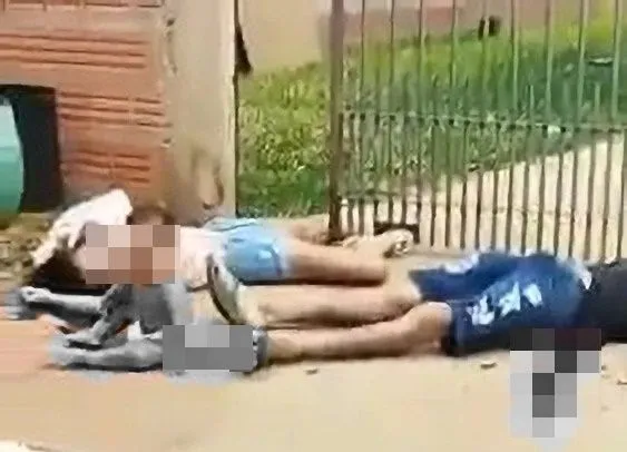 ▲▼巴西一對夫妻被當街射殺,獨留他們10個月大的孩子坐在屍體旁放聲痛哭。(圖/翻攝自網路)