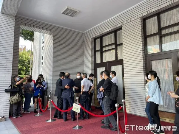 ▲▼ 民進黨團今天率先進入議場。(圖/記者呂晏慈攝)
