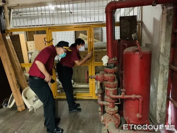 ▲避免悲劇再發 竹縣消防稽查湖口、竹北3老舊住、商混合建築。(圖/記者陳凱力翻攝)