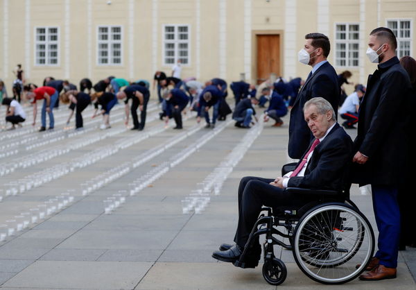 ▲▼77歲捷克總統齊曼（Milos Zeman）罹患糖尿病，移動時須乘坐輪椅。（圖／路透）