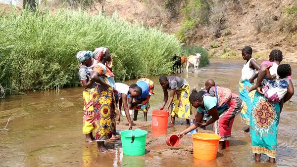 ▲▼台灣世界展望會透過社區希望計畫,在坎培薩齊蒙鳩社區建造嶄新的水井和供水系統,讓村民就近取用乾淨水資源。(圖/台灣世界展望會提供)