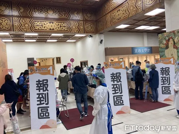 ▲▼第12輪疫苗接種,台北榮總支援中正紀念堂接種站。(圖/記者洪巧藍攝)