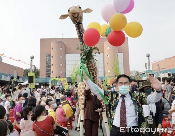 ▲台南市長黃偉哲上任以來，即積極推動台南市藝文的展演能量，每萬人之藝文展演活動次數，台南為六都第1名。（圖／記者林悅翻攝，下同）