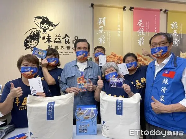 ▲馬英九前總統訪東港味益食品公司門市部 。(圖/記者陳崑福翻攝,以下同)