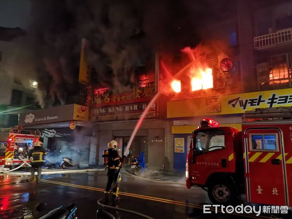 快訊／台北之名餐廳「唐宮」驚傳火警　大火竄出窗外