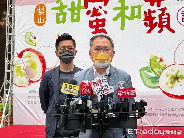 ▲▼台北市副市長蔡炳坤說明,台北市長柯文哲25日晚間赴疾管署與衛福部長陳時中討論結果。(圖/記者袁茵攝)