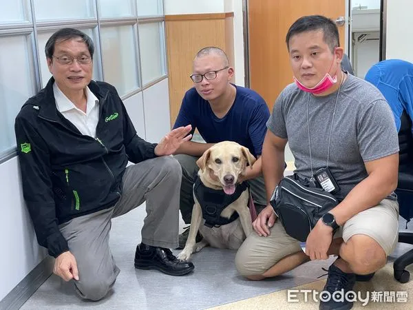 ▲安泰醫院榮譽院長蘇清泉(左) 。(圖/安泰醫院提供)