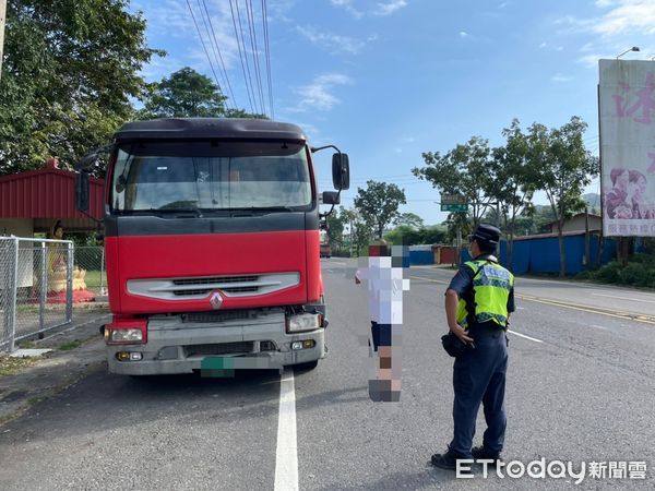 ▲白河分局動員警力，嚴格取締砂石車等大型車違規。（圖／記者林悅翻攝）