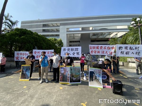 ▲▼台中市議員羅廷瑋接受民眾陳情，一名酒駕收容人疑似在台中看守所受到私刑。（圖／記者李忠憲攝）