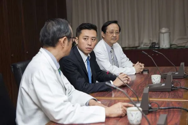 ▲新竹市長林智堅前往拜訪台北馬偕醫院團隊。(資料照)。(圖/新竹市政府提供)