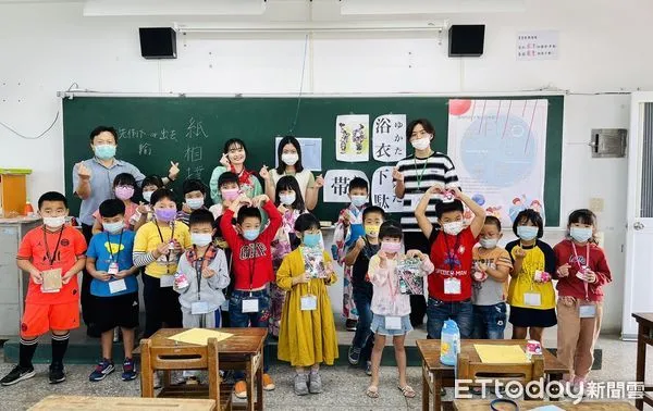 ▲英、日語文化體驗營活動運用在環球科大英日語課程所學,帶領分組進行英日語文化體驗學伴互動,藉此激發偏鄉學童對學習英日語的興趣及體驗跨國文化。(圖/記者蔡佩旻翻攝)