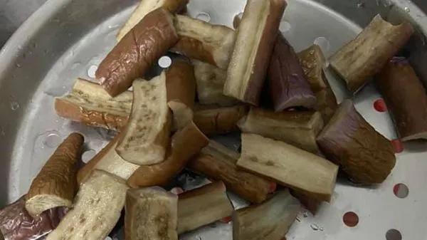 ▲▼茄子。(圖/翻攝自臉書/家常菜)