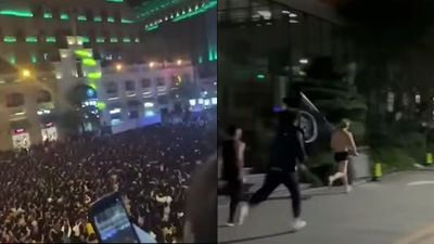 對岸電競奪冠瞬間「中國全城暴動」　粉絲裸奔舉大旗狂喊：我們是最強的