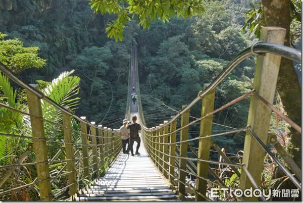 ▲竹山天梯重新開幕,首日湧入遊客。(圖/南投縣政府提供)