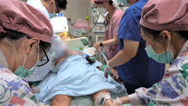 ▲奇蹟!三次來回鬼門關,舌癌男6hr內2度心臟病發險猝死被救回。(圖/院方提供)