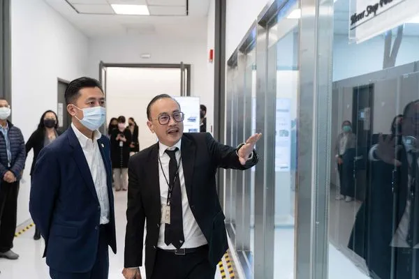 ▲林智堅到訪面板驅動IC龍頭「聯詠科技」。(圖/新竹市政府提供)